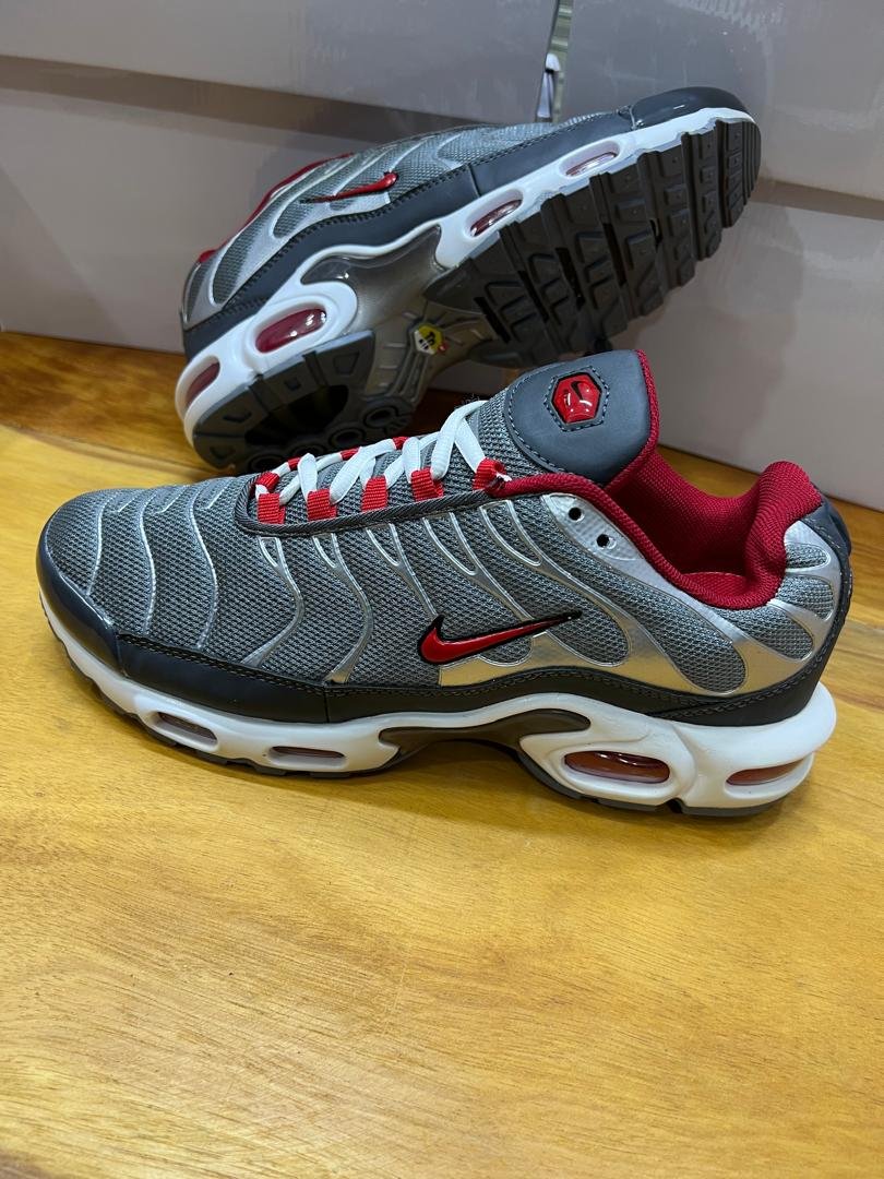 Men Shoe ( Tennis shoe)